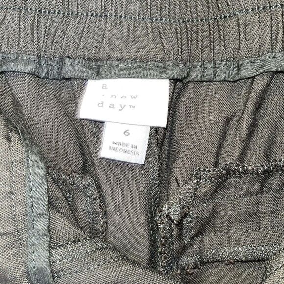 A New Day Ankle Pants Women’s Sz 6 Army Green Rolled Cuffs Center Seam High Rise - Picture 6 of 14